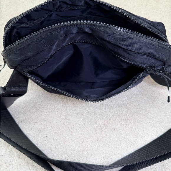 Fabletics “The Big Belt Bag” in black - Picture 9 of 11